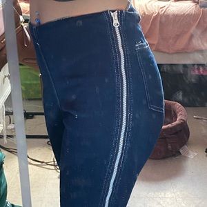 Cute BDG pants with zippers on the side